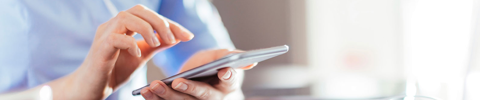 Site yönetimi, çok sayıda insana hitap etmesinden ve birçok farklı etmenin aynı anda kontrol altında tutulması gerektiğinden yönetim sistemine ihtiyaç duyar.